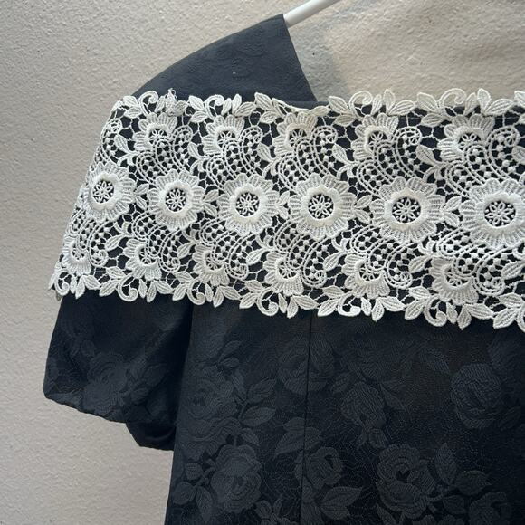 VTG 80s Black Jacquard Blouse Lace Collar Pearl Buttons Romantic Victorian SZ 8 - Picture 3 of 9